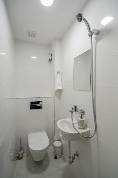 סופיה Top Location Central New & Spacious 3 Bdr Apt Medical Academy מראה חיצוני תמונה